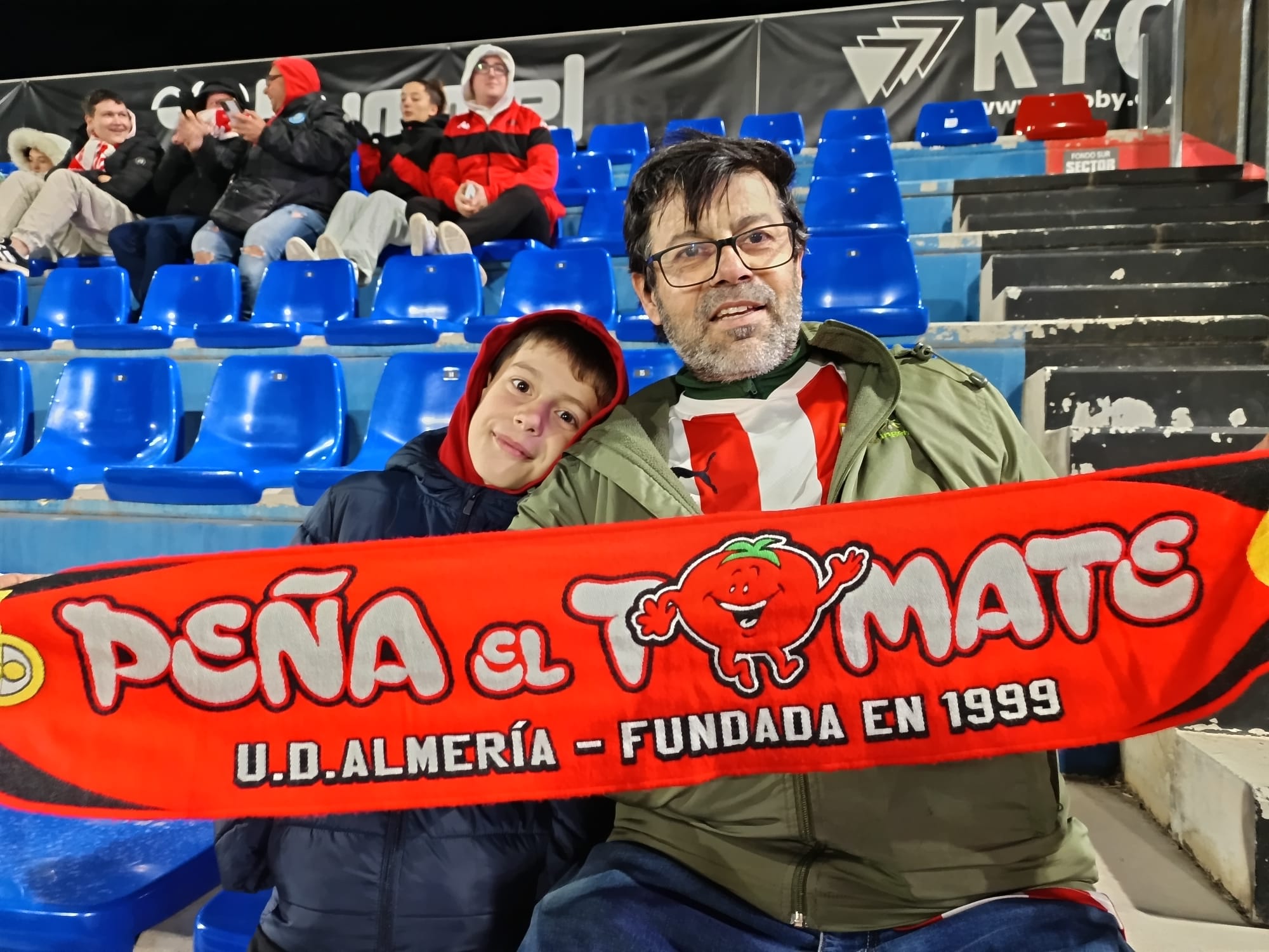 Unos 200 aficionados del Almería vivieron en el partido de Copa desde el Estadio del Eldense.
