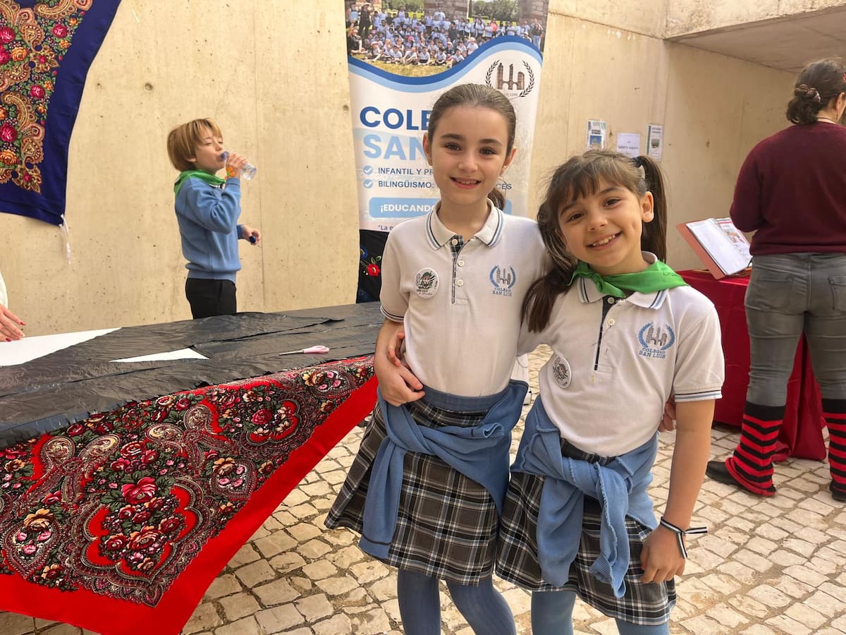 Los centros escolares de Mérida han celebrado en la calle la clausura de la Semana de Extremadura en la Escuela