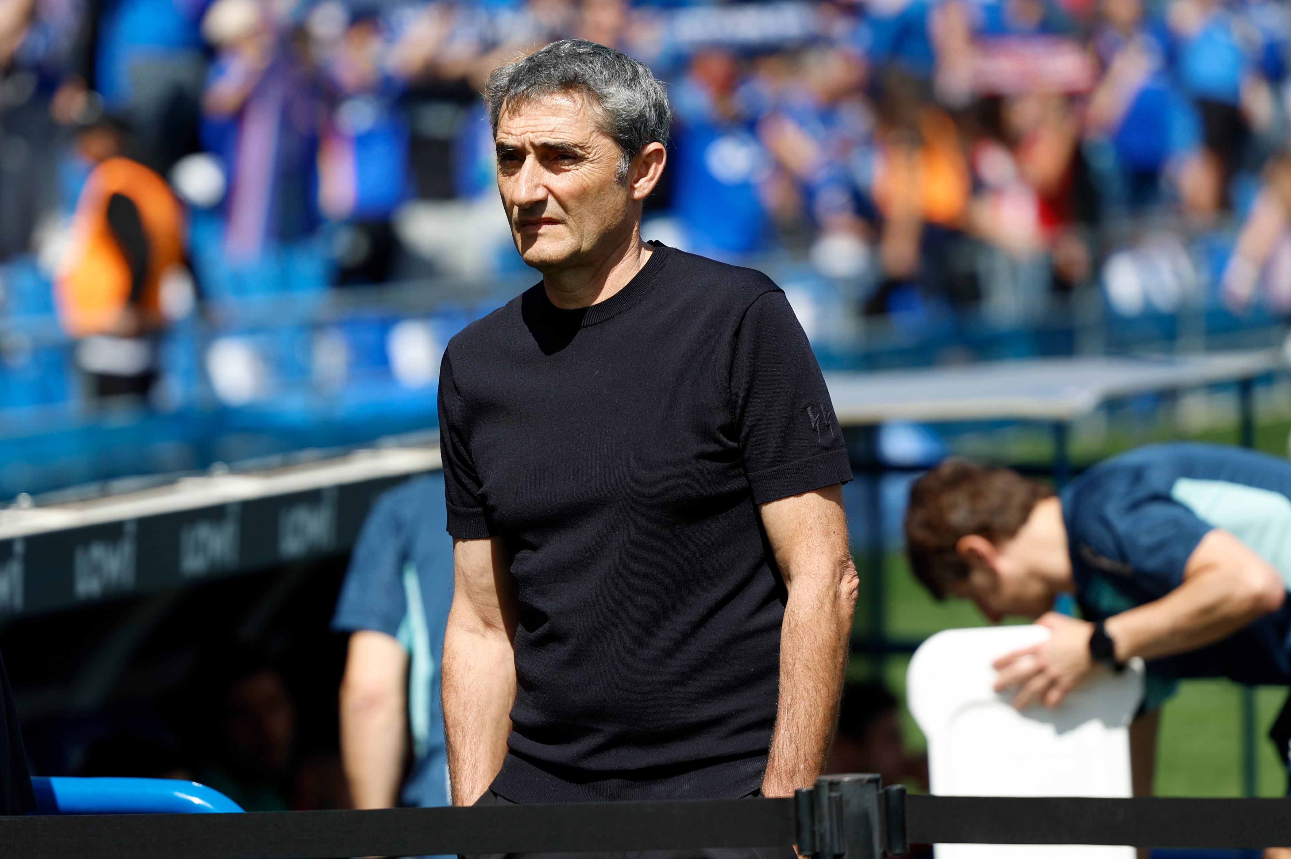 El entrenador del Athlétic de Bilbao, Ernesto Valverde, observa a sus jugadores contra el Getafe CF durante el partido de LaLiga EA Sports disputado este domingo