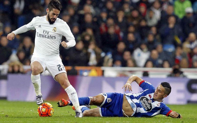 Isco disputa un balón ante Fayçal 