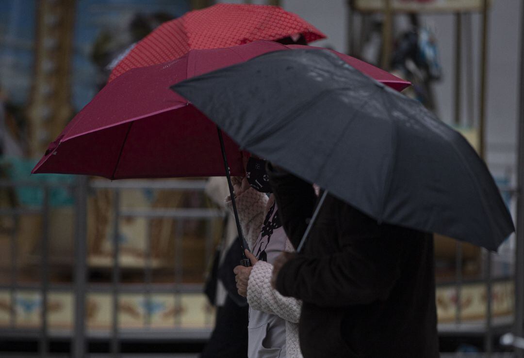 Día de lluvias, paraguas.