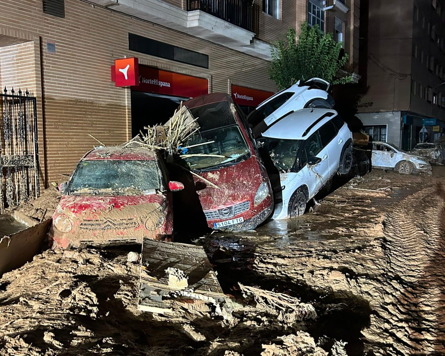 Coches en Valencia tras la DANA