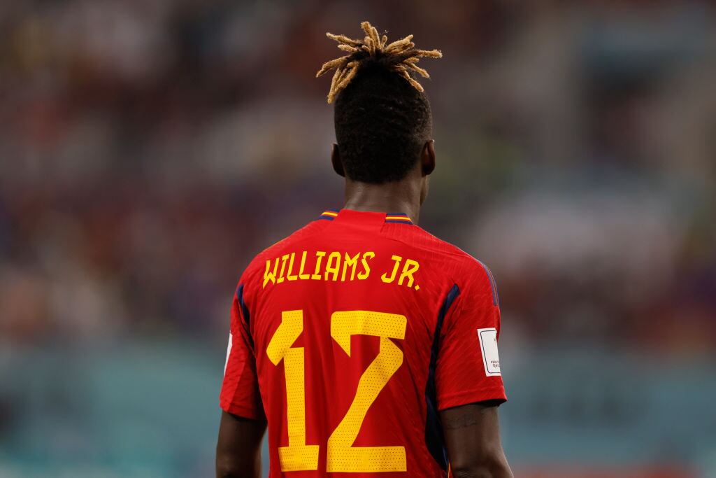 Nico Williams, durante el partido entre España y Japón, en el que ha debutado como titular en Qatar 2022