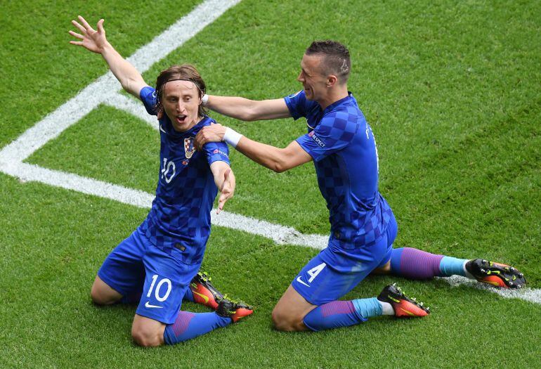 Perisic y Modric celebran un gol en el Mundial de Rusia