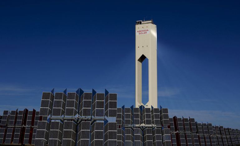 Planta solar de Abengoa en Sanlucar la Mayor, cerca de Sevilla