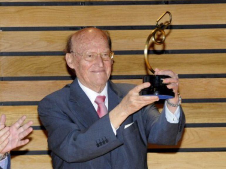 José Macías cuando recogió el premio SER Canario de SER LAS PALMAS