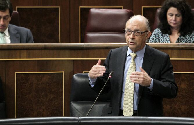 El ministro de Hacienda y Administraciones Públicas, Cristóbal Montoro, durante su intervención en la sesión de control al Ejecutivo