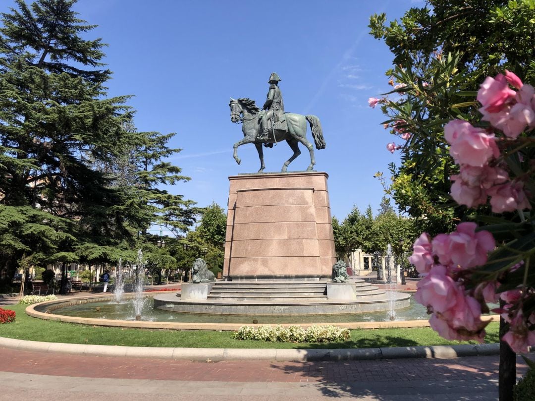 Estatua del Espartero en el Espolón logroñés