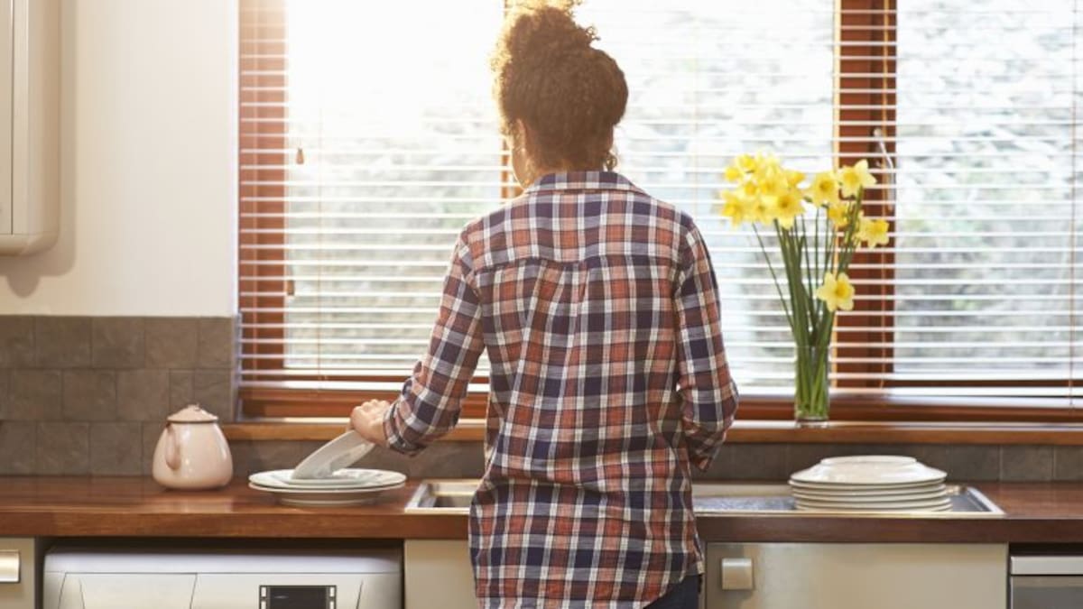 Un estudio de la Universidad de Huelva alerta del impacto del conflicto trabajo-familia en la salud de las mujeres trabajadoras