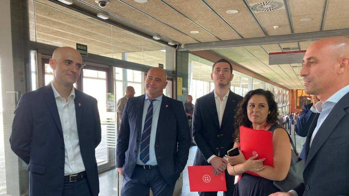 El presidente del Sporting David Guerra atiende a la SER después de que Gijón se haya confirmado como candidata a ser sede del Mundial 2030