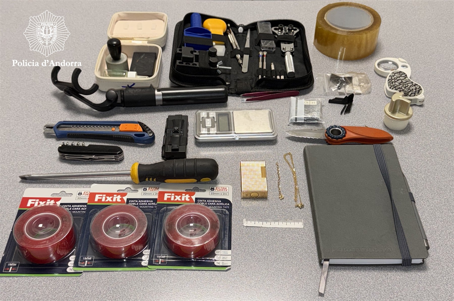 Material comissat als tres presumptes lladres dels trasters