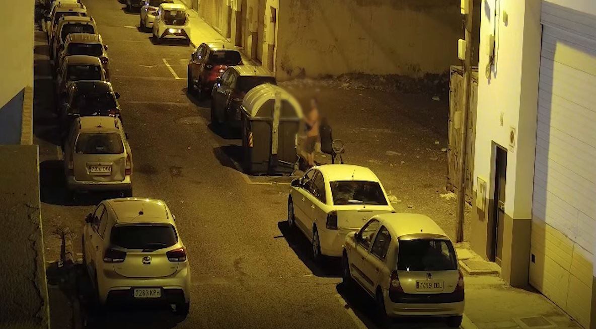 Imágenes del ahora detenido, obtenidas a través de una cámara de vigilancia.