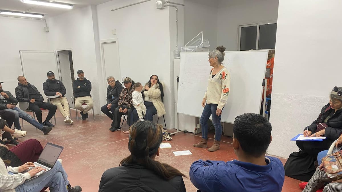 Los 'Robin Hood' de l'Hospitalet: recuperan pisos de fondos de inversión para vecinos sin recursos