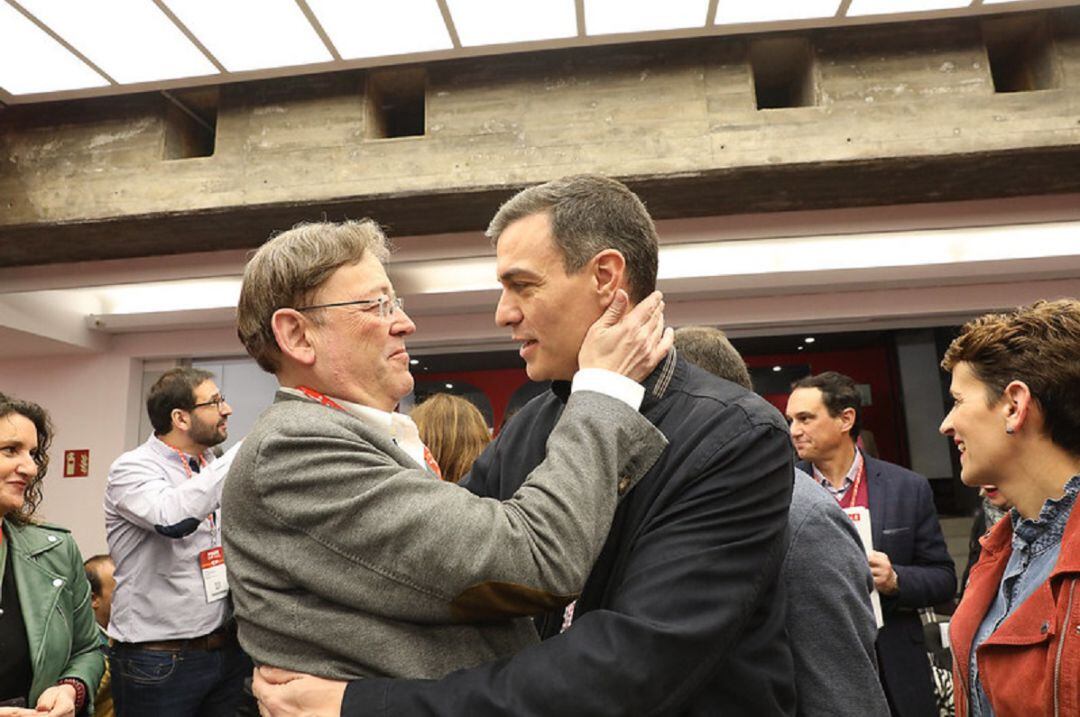 Saludo en el Comité Federal del PSOE en Madrid del presidente del Gobierno y secretario general del PSOE, Pedro Sánchez, y el president de la Generalitat y secretario general del PSPV-PSOE, Ximo Puig