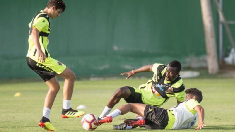 El Elche prepara su estreno liguero ante el Granada