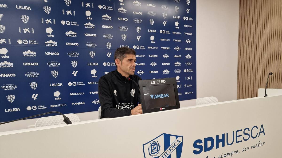 Antonio Hidalgo en la previa de la visita de la SD Huesca al Sporting