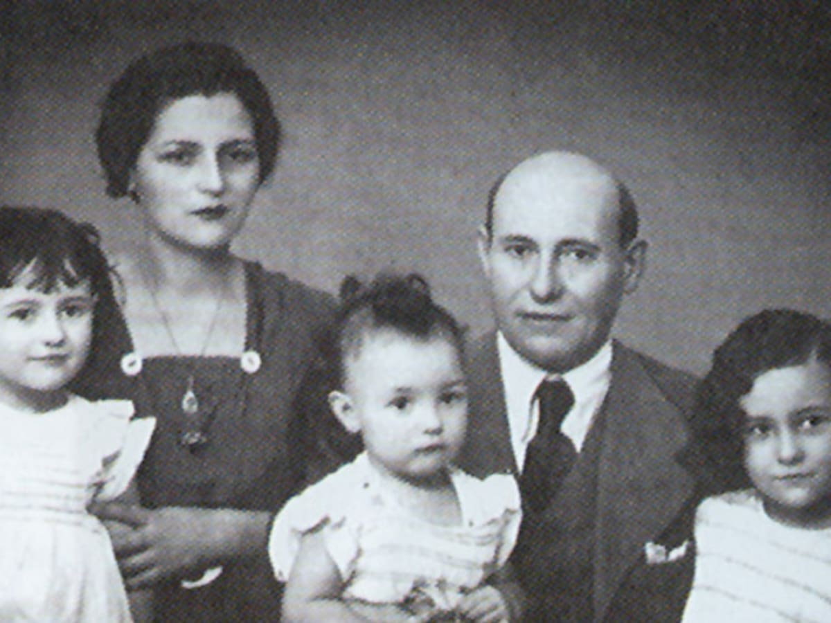 "Es un acto de amor que estremece": los cuentos que Lorenzo Aguirre escribió a sus hijas antes del garrote vil franquista