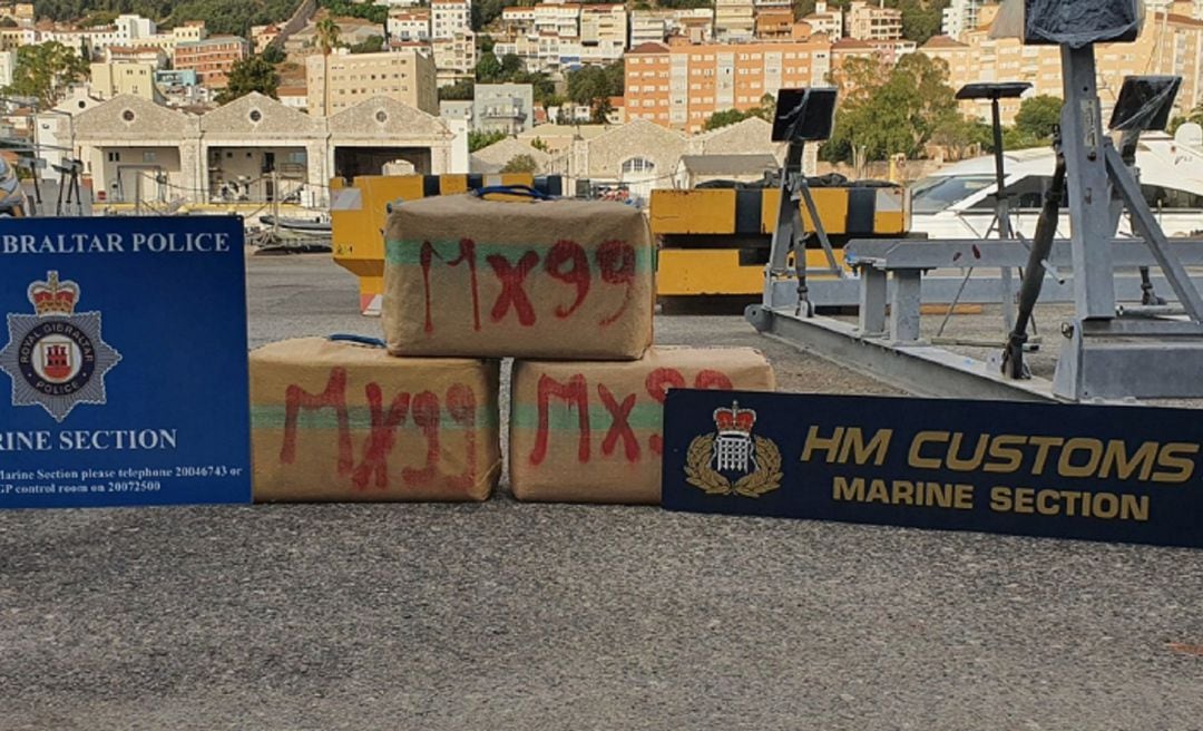 Fardos retenidos por la Policía de Gibraltar.