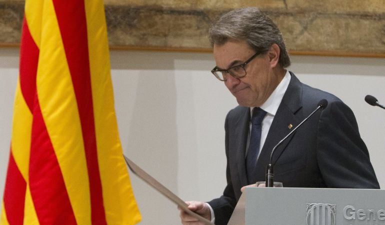 El presidente catalán en funciones, Artur Mas, durante la rueda de prensa que ha ofrecido hoy en el Palau de la Generalitat.