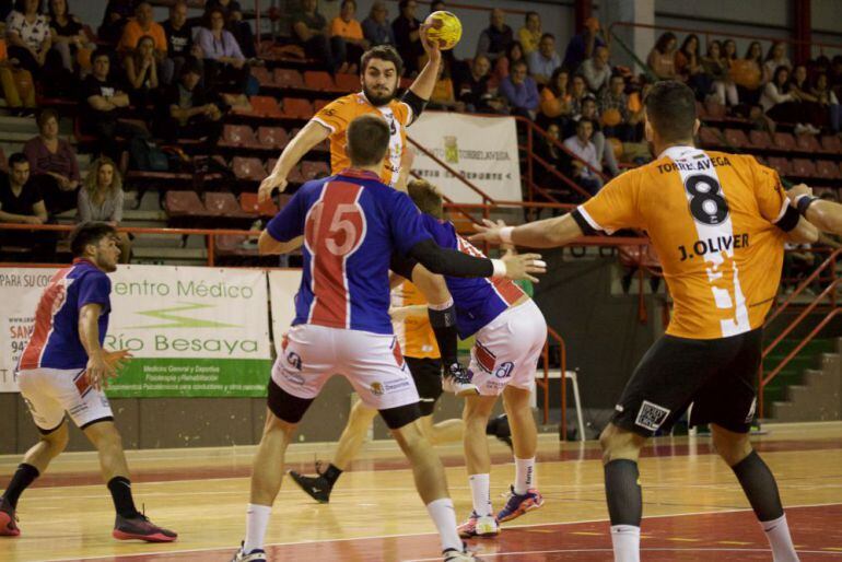 Imagen de un encuentro del BM Torrelavega de esta campaña