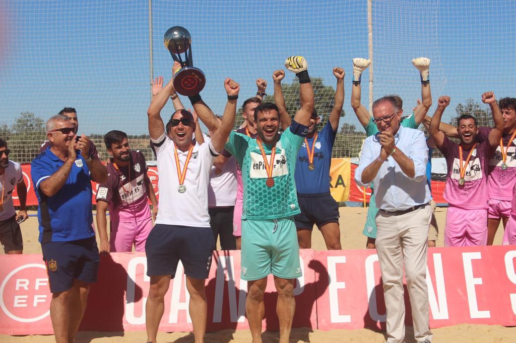 El Málaga En Pie Fútbol Playa celebrando el ascenso a Primera División
