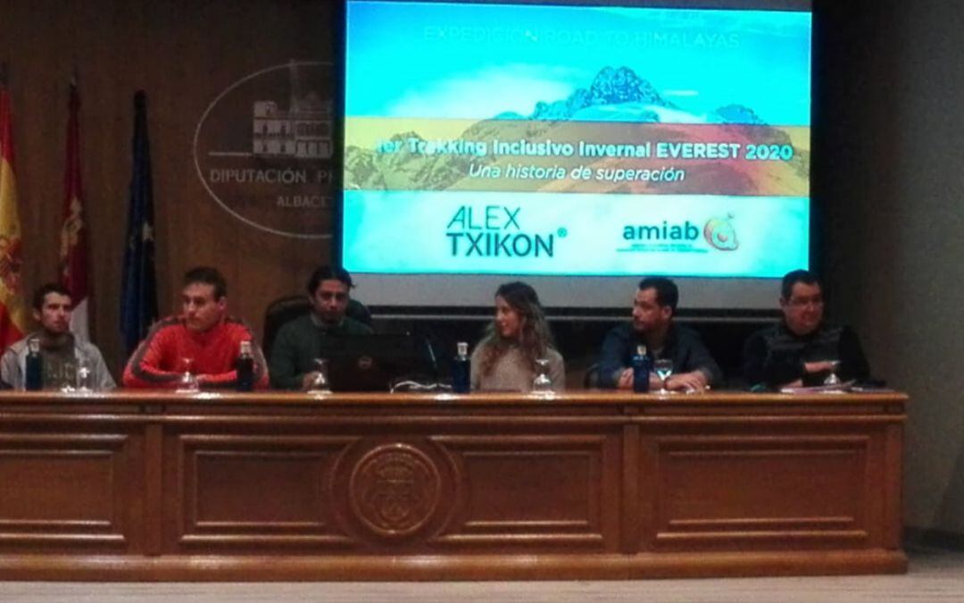 Rueda de prensa de los miembros de Amiab que han realizado el reto del Everest