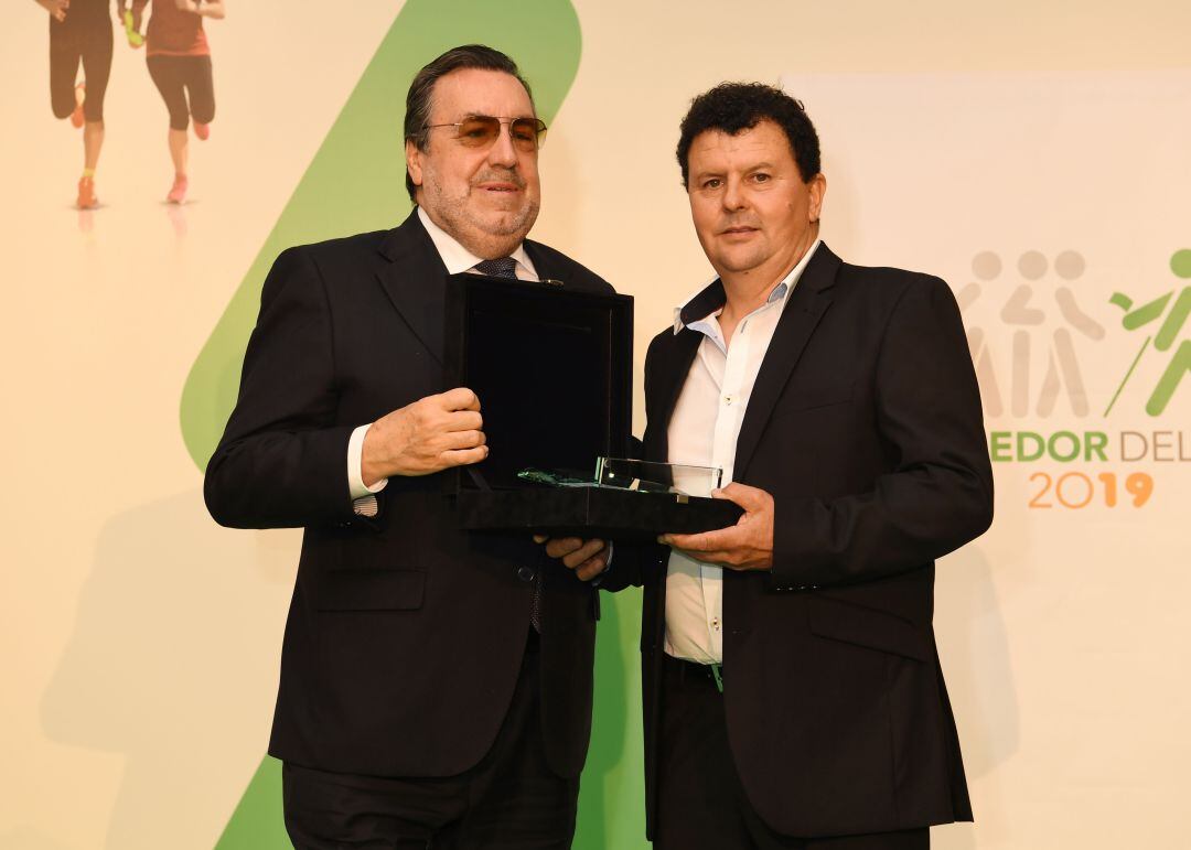 Momento de la entrega del premio