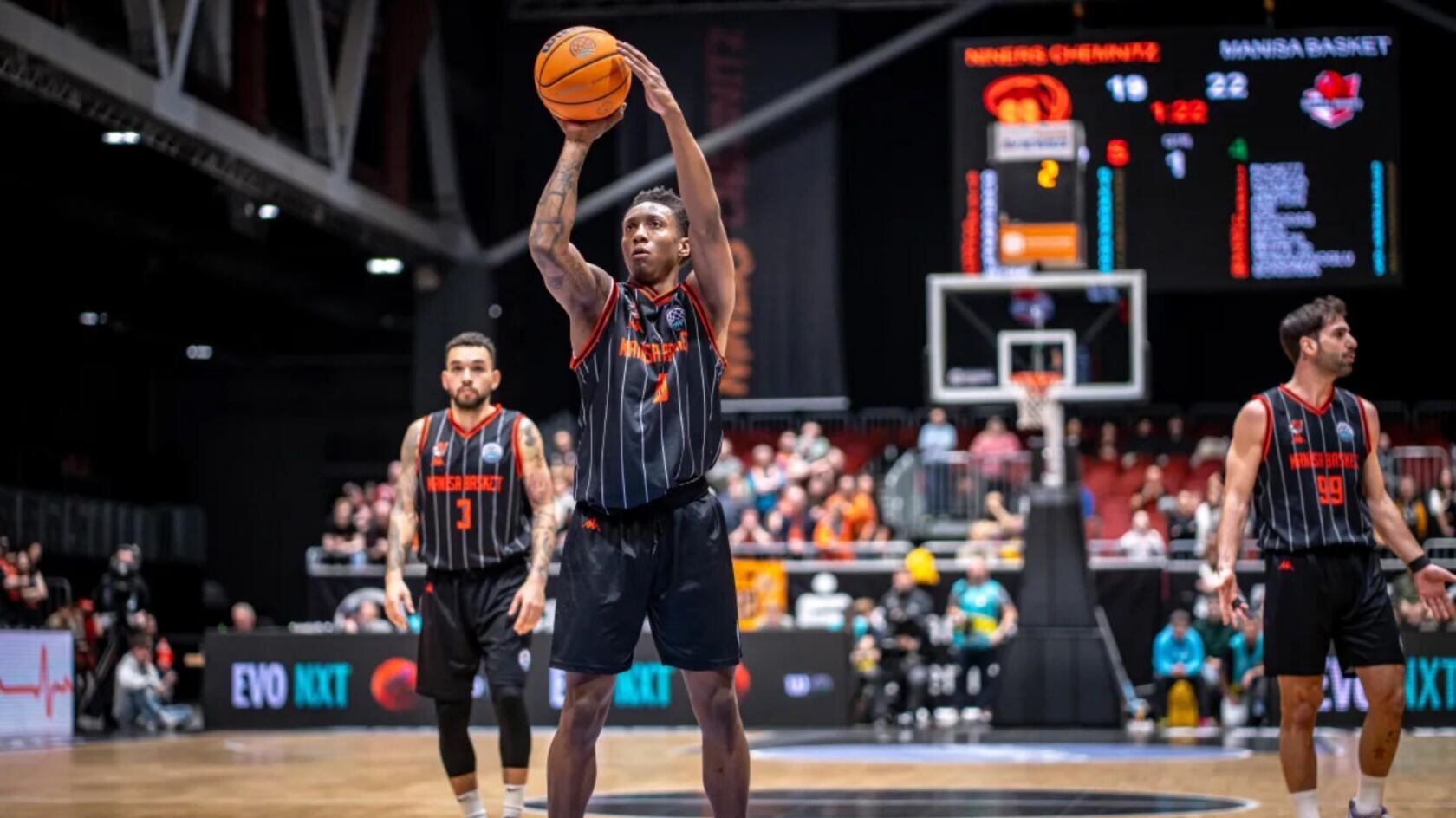 Jugadores del Manisa Basket, en un partido de esta temporada
