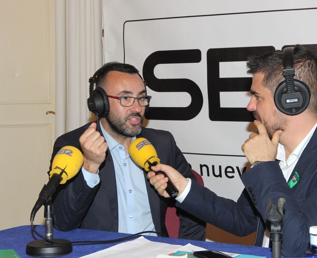 El alcalde de Vila-real, José Benlloch, en los micrófonos de Radio Castellón SER