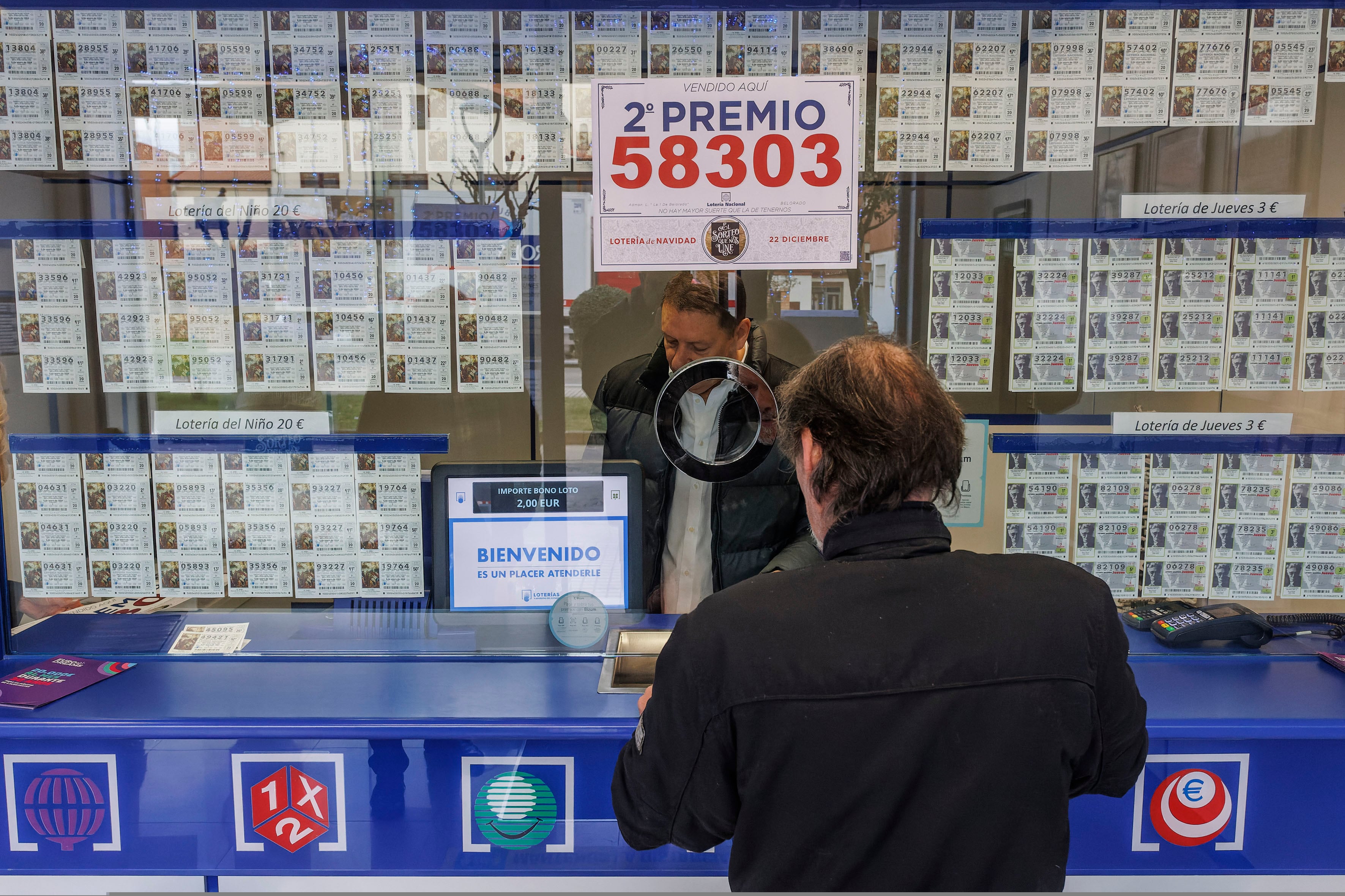 58303, número premiado con el segundo premio de la Lotería de Navidad. (Photo By Tomas Alonso/Europa Press via Getty Images)