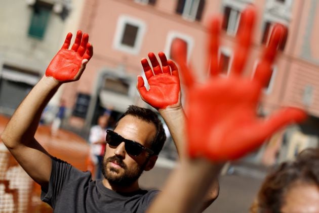 Protestas contra la política migratoria de Salvini y sus manos manchadas de sangre