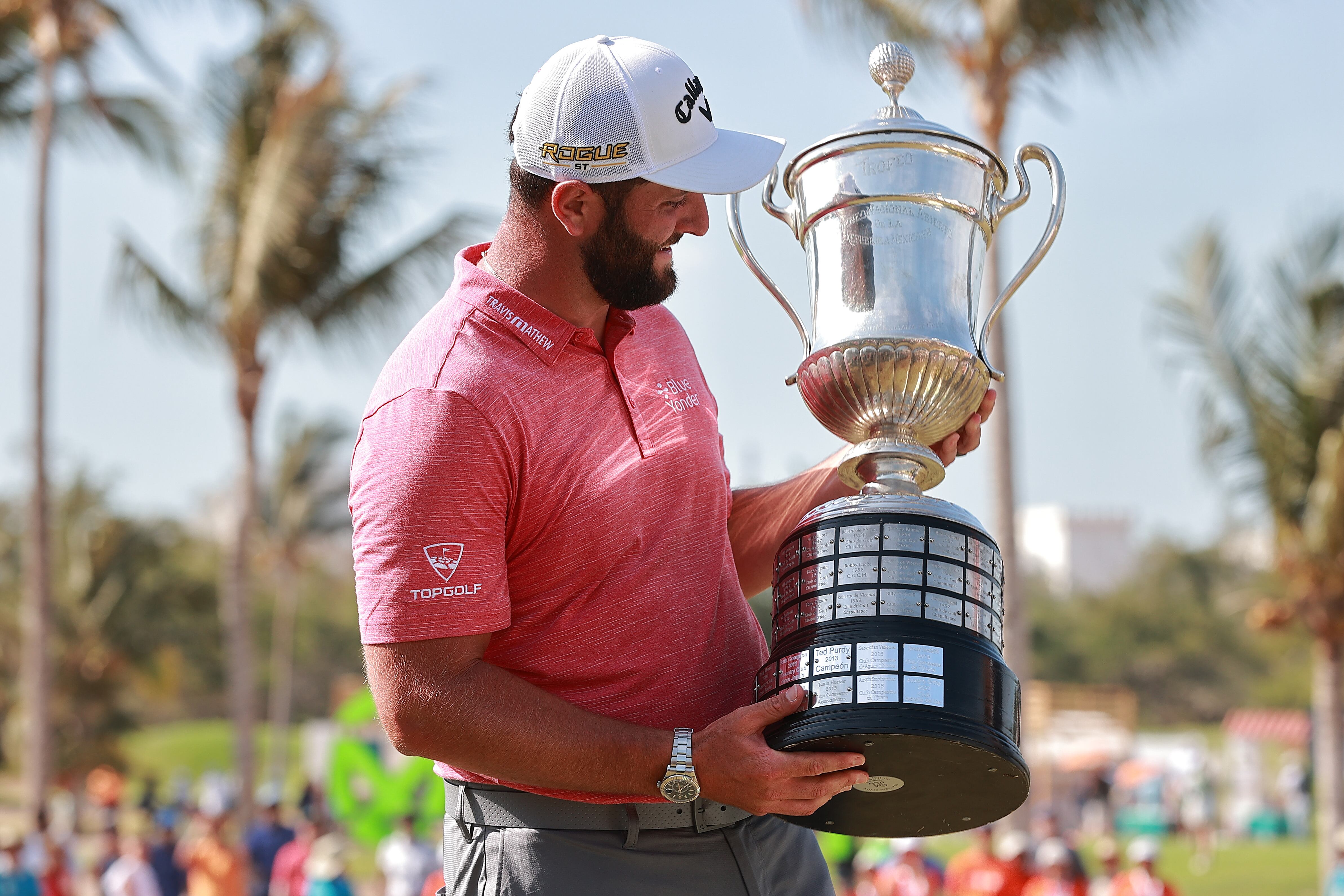 Jon Rahm, con el trofeo del Abierto de México