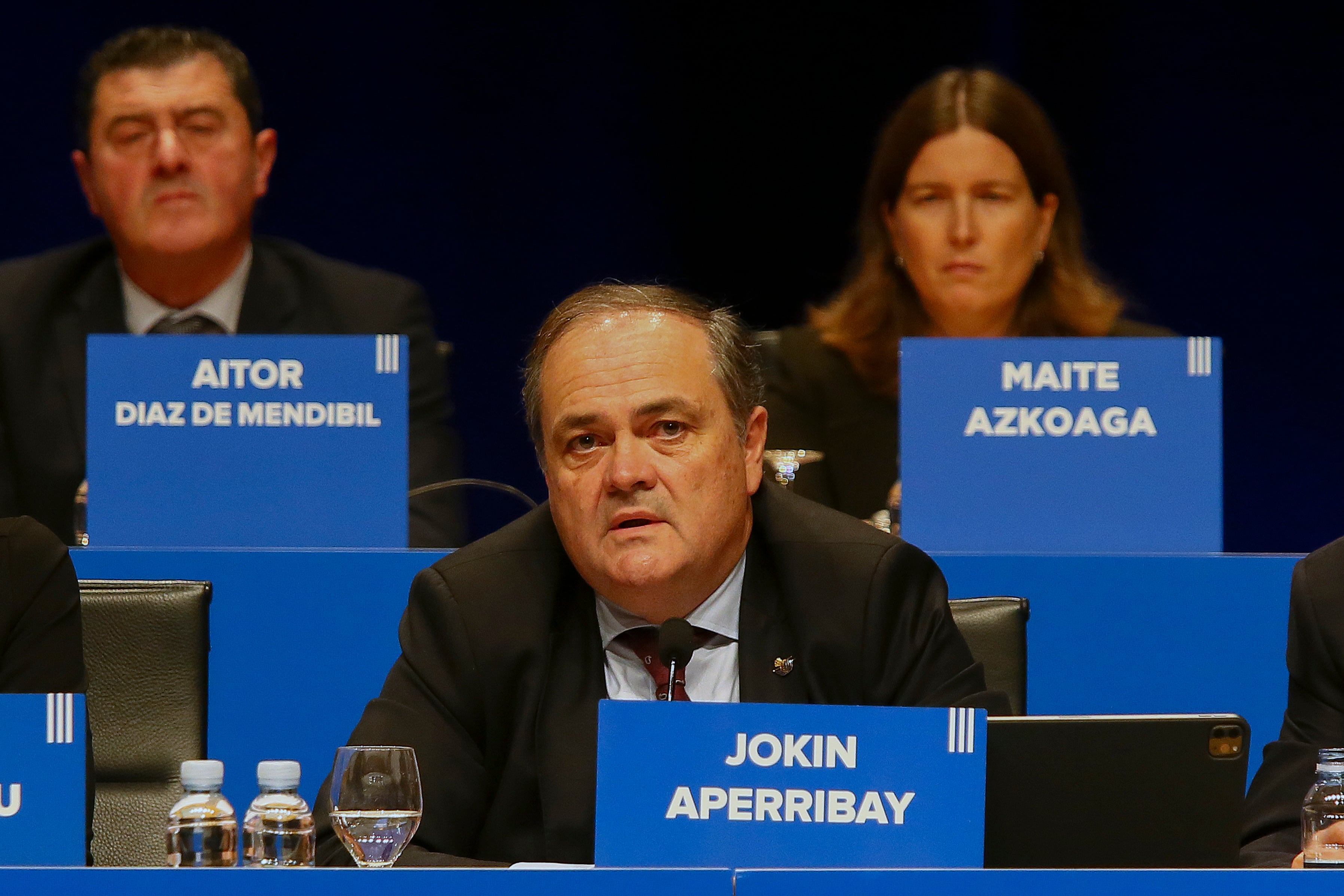 SAN SEBASTIÁN, 29/11/2022.- El presidente de la Real Sociedad, Jokin Aperribay, se presenta a la reelección en la Junta General de Accionsitas del club donostiarra, este martes en el Palacio de Congresos y Auditorio Kursaal, en San Sebastián. EFE/ Gorka Estrada