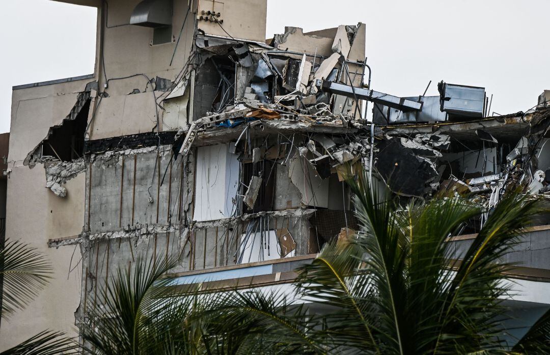 Edificio en ruinas tras su derrummbe en Miami.