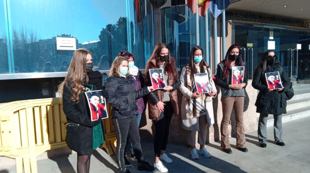 Familiares de la víctima del crimen de Anchuelo a las puertas de los juzgados