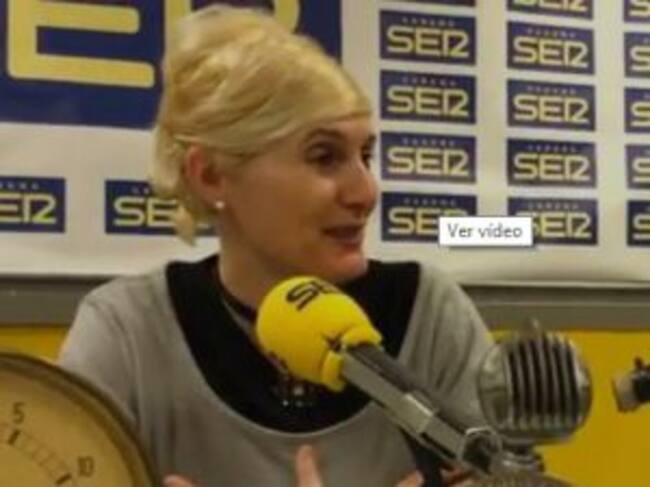 Marta Magrinyà als estudis de Ràdio Reus.