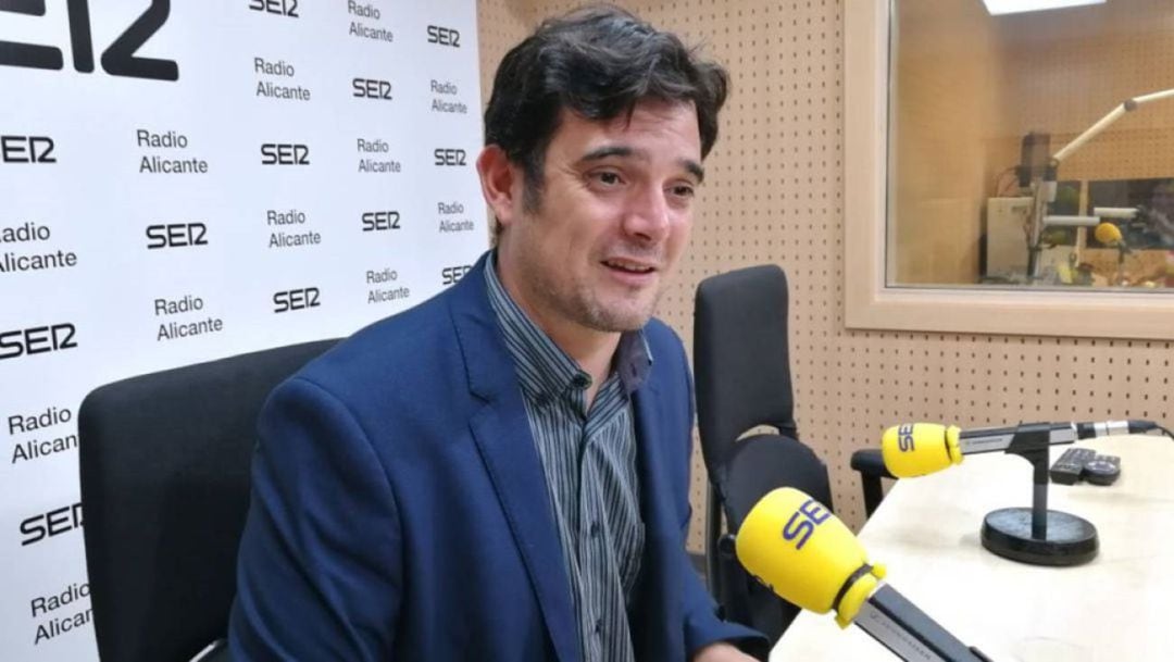 Jaime Albero en una entrevista en Radio Alicante. Foto de archivo.