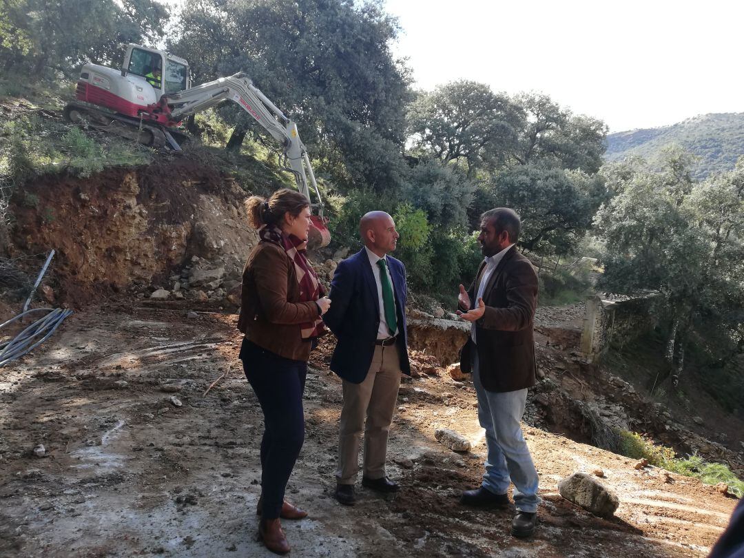 Las máquinas continúan trabajando en la bifurcación del Camino de Sijuela y el Tajo del Abanico