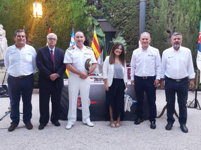 Las autoridades que han presidido el acto de presentación de la regata