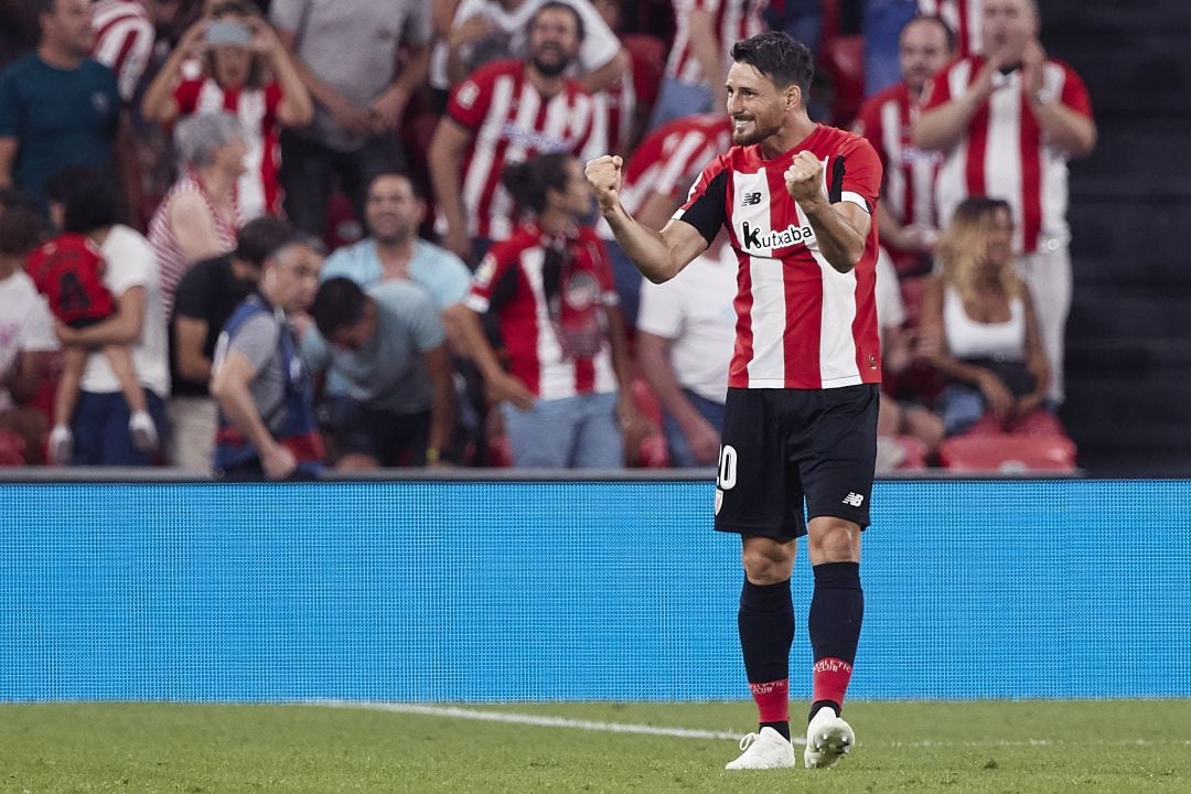 Aritz Aduriz celebra un gol en San Mamés