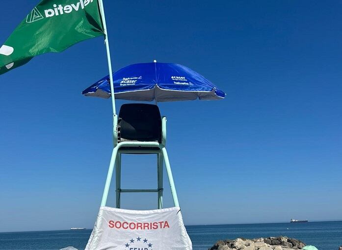 Socorristas en las playas de La Línea