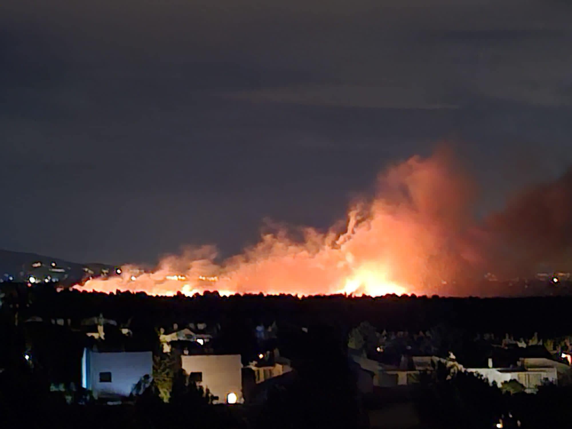 Incendi que crema a Mont-roig del Camp