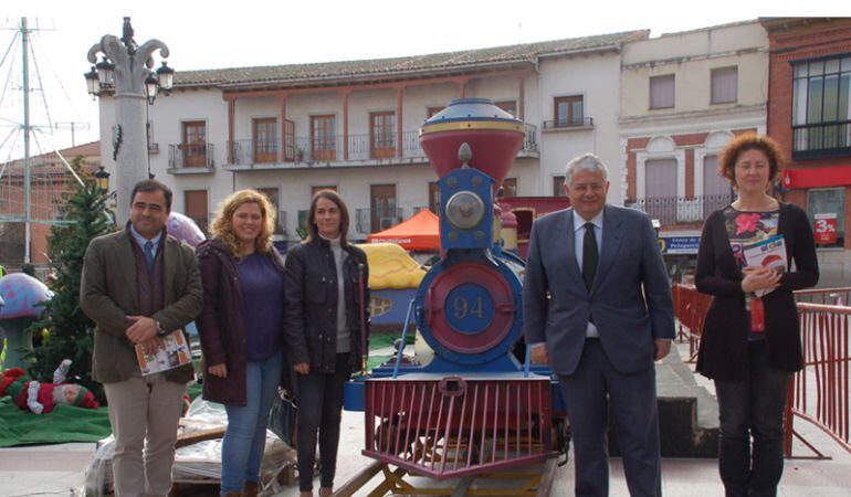 Miguel Ángel Santamaría acompañado por parte de su gobierno municipal presenta el programa de actividades para las Navidades de 2015