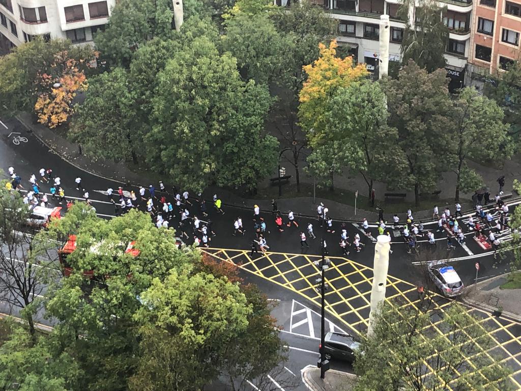 La Herri Krosa vuelve a reunir a miles de corredores en Bilbao