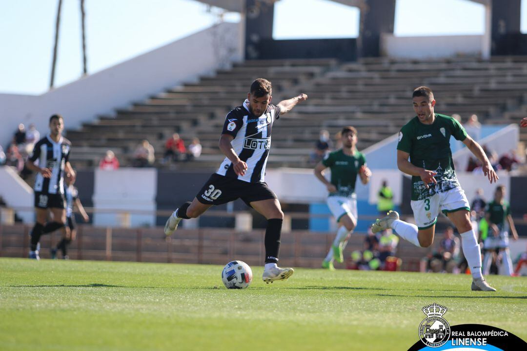 Loren ante el Córdoba.