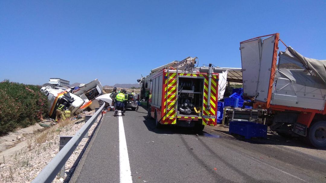 Accidente de varios camiones en la A30