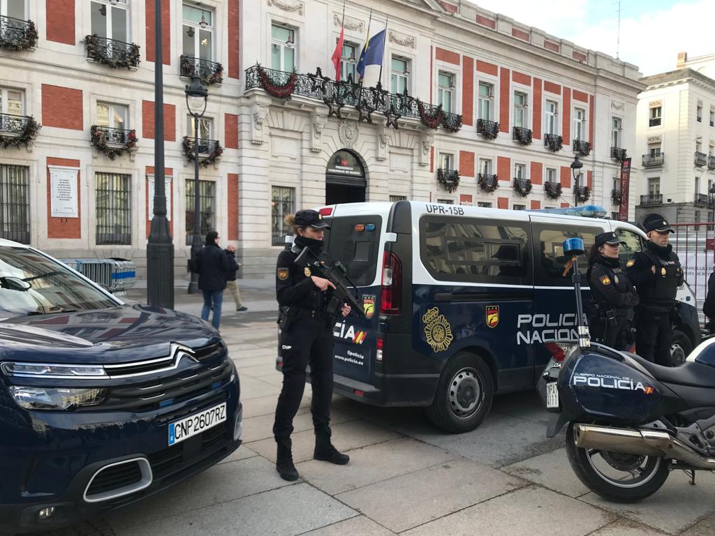 Agentes de la Policía Nacional desplegados en la Puerta del Sol