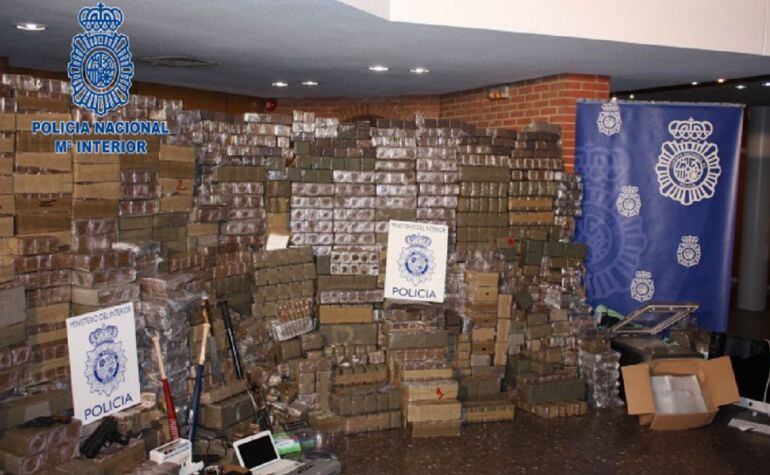 Imagen de arechivo de un alijo de hachís que no se corresponde con la noticia, y que fue aprehendido por la Policía Nacional