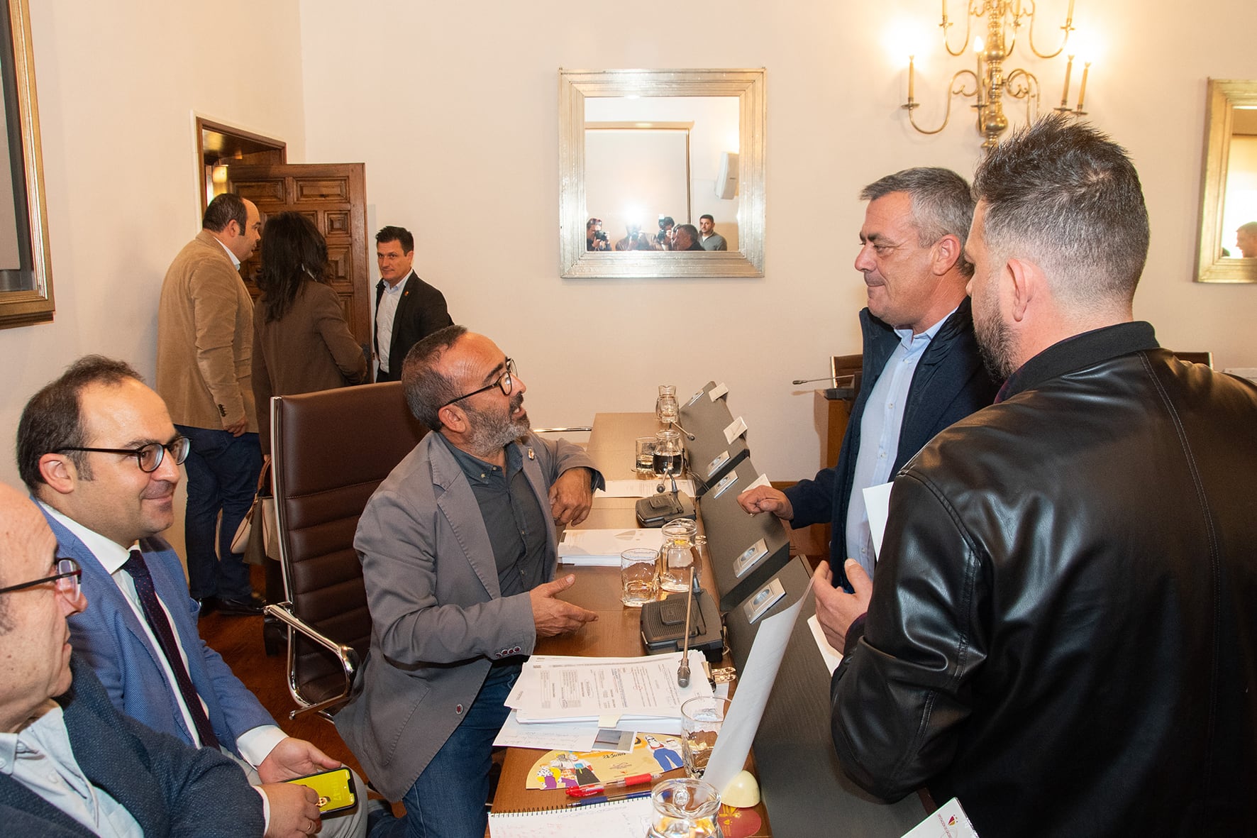 Corporación provincial de Cáceres durante el pleno de debate de los Presupuestos de la Diputación para 2026