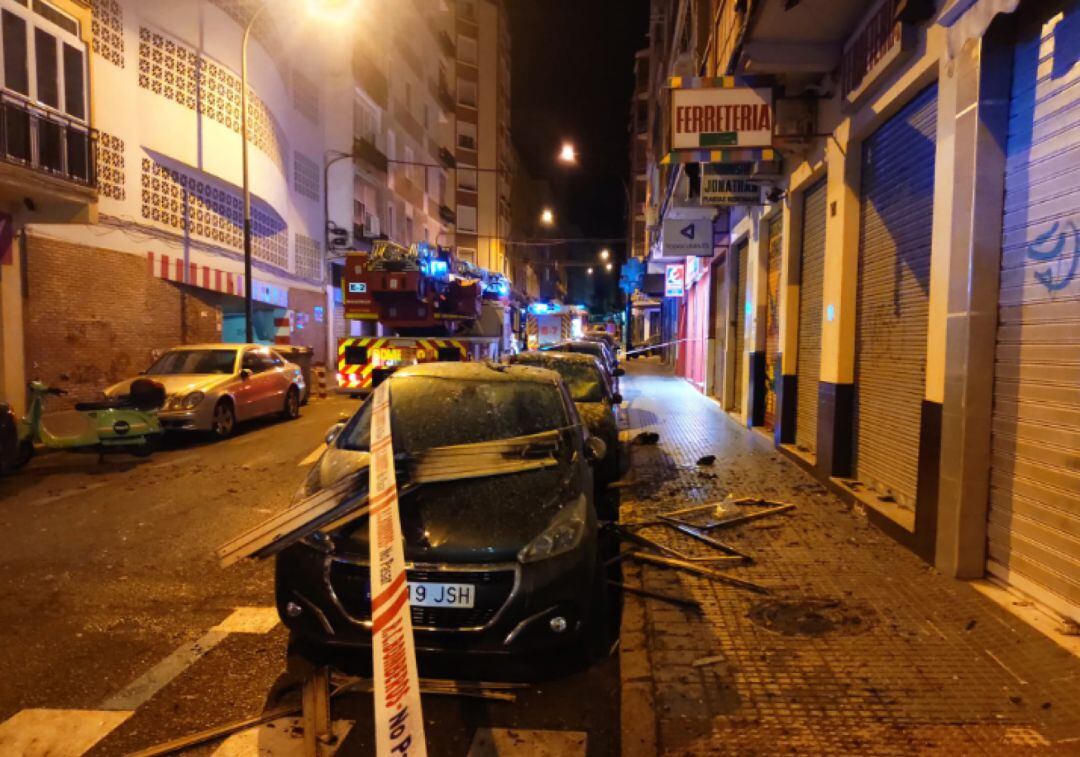 El fuego se ha declarado de madrugada en la capital malagueña